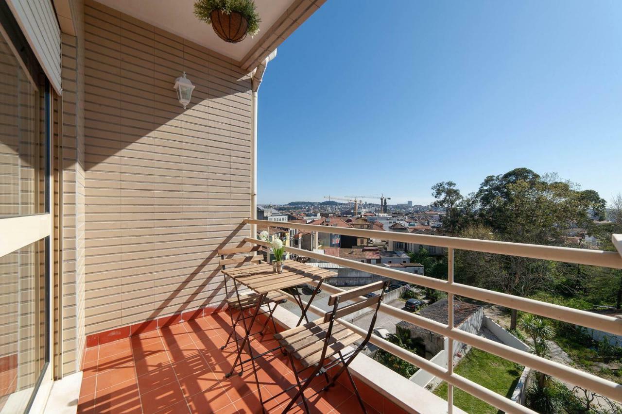 Sunny View To The Tower Porto Exterior foto